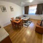 Cedar Next To Lift One Bedroom Διαμέρισμα *