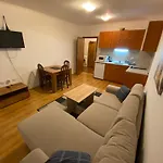 Cedar Next To Lift One Bedroom Διαμέρισμα