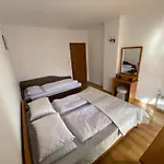 Cedar Next To Lift One Bedroom Daire