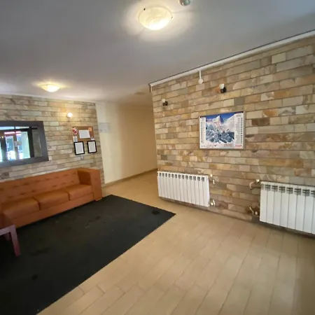 Апартамент Cedar Next To Lift One Bedroom Банско
