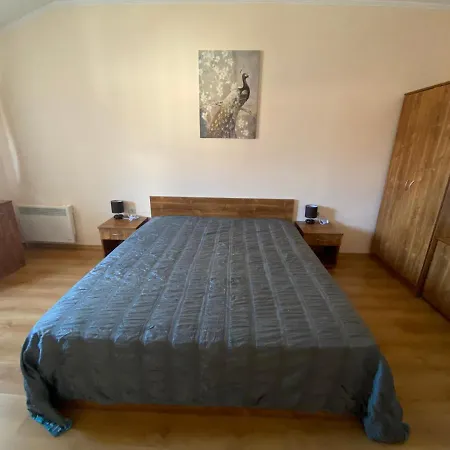 Cedar Next To Lift One Bedroom *