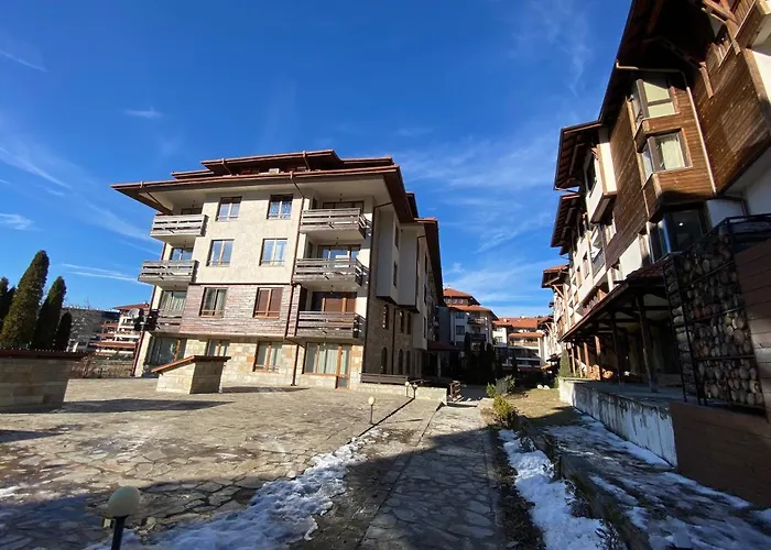 Cedar Next To Lift One Bedroom