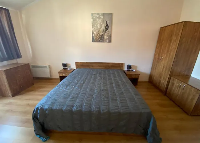 Cedar Next To Lift One Bedroom *